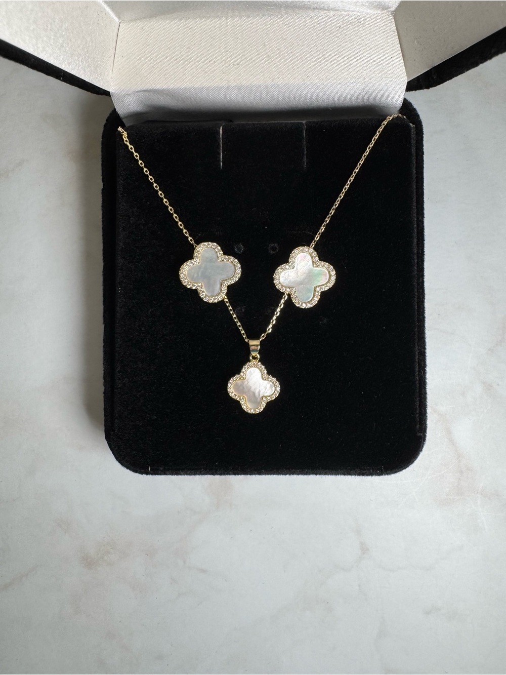 Clover Mother-of-Pearl Pendant Necklace Earring Set — Gold